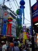 商店街には人もたくさん(^^;
